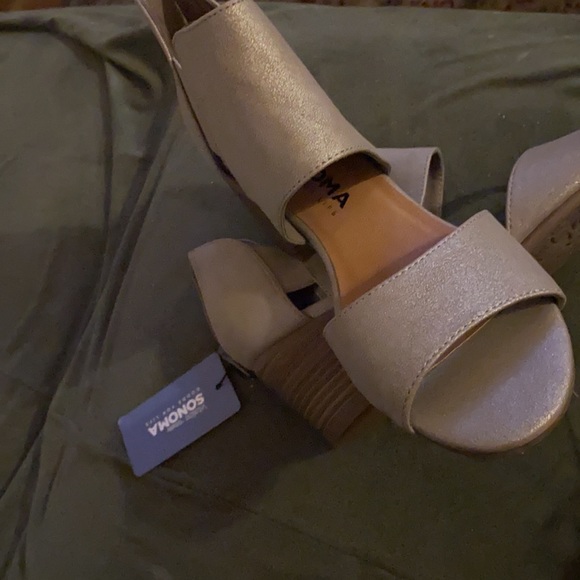 Sonoma Shoes - BNWT Sonoma zippered heels taupe women’s size 7.5
